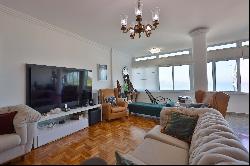 Oceanfront apartment at Posto 10, Ipanema, with panoramic views of Arpoador