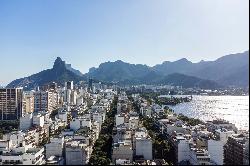 Triplex penthouse with stunning views of Christ the Redeemer and Morro Dois Irma