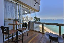 High-floor apartment with stunning view of Barra da Tijuca Beach