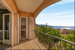 Townhouse with 680 m² of land and panoramic sea view