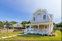 Renovated Vineyard Haven Home with Pool