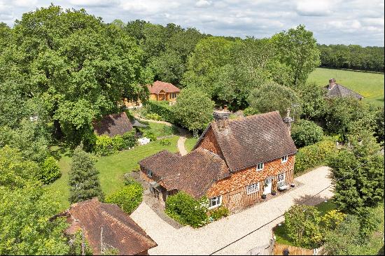 A beautifully presented Grade II listed property with accompanying converted barn and mode