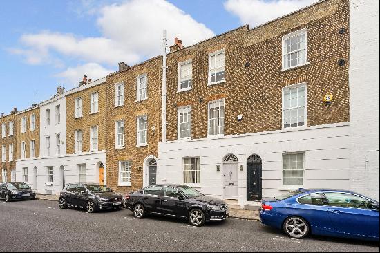 A three bedroom townhouse to rent in the tranquil streets of Chelsea