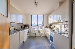 Exceptional spacious duplex penthouse with terrace on the seafront