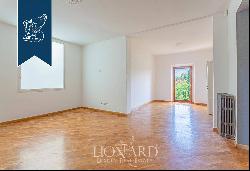 Elegant and prestigious penthouse for sale in an exclusive residential area of Florence