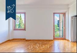 Elegant and prestigious penthouse for sale in an exclusive residential area of Florence