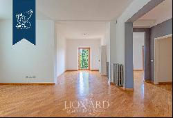 Elegant and prestigious penthouse for sale in an exclusive residential area of Florence