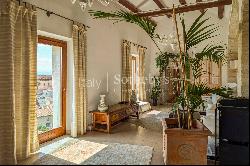 Panoramic apartment in the historic Castello