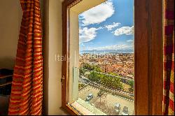 Panoramic apartment in the historic Castello