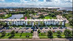 4595 Chancellor Street NE #105, Saint Petersburg FL 33703