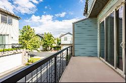 Centrally Located Townhouse Walking Distance to SL Trax Station