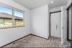 2728 E Sunburst Dr, Brandon SD 57005