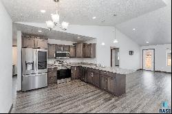 2728 E Sunburst Dr, Brandon SD 57005