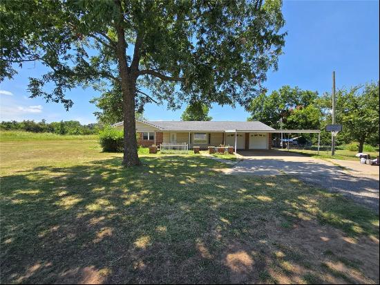 1423 S Jim Thorpe Boulevard, Prague OK 74864