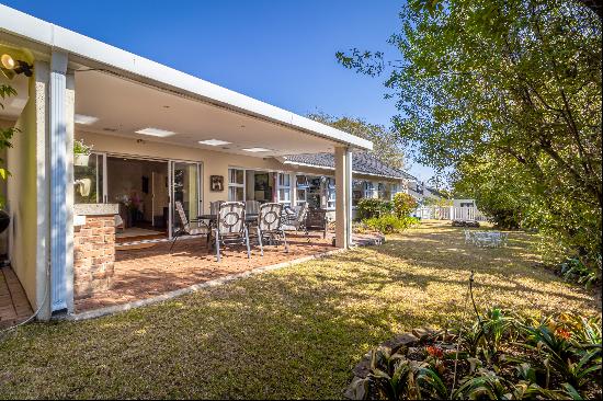 WARM AND INVITING THREE BEDROOM FAMILY HOME IN A SUBURBAN HAVEN.