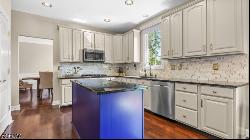 39 Vail Ln, Raritan Twp. NJ 08822