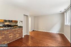 136 N Bread Street Unit 122, Philadelphia PA 19106