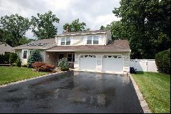 13 McFadden Drive, Monroe NJ 08831