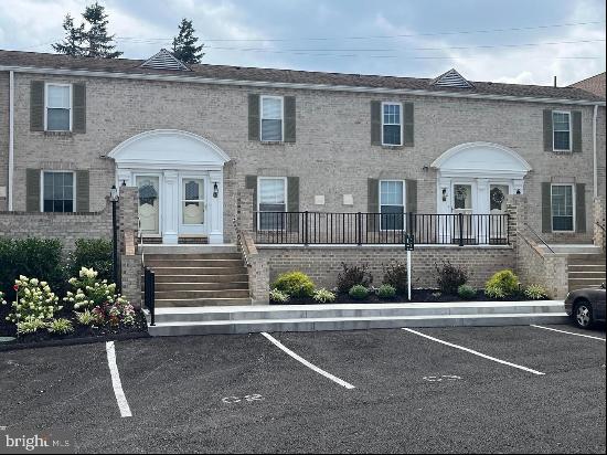 1000 Country Club Road Unit 4, York PA 17403