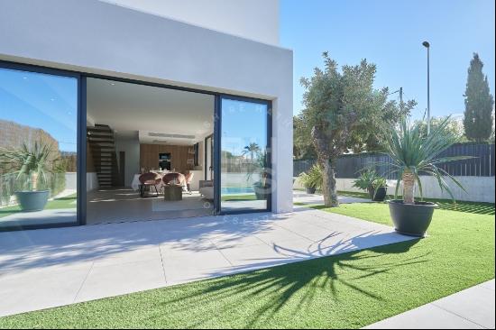 Luxurious Independent Villas in Alicante: A Mediterranean Paradi, Alicante 03