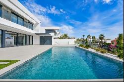 Sophisticated Modern Villa for Sale in Benidorm, Finestrat Area, Benidorm 03501