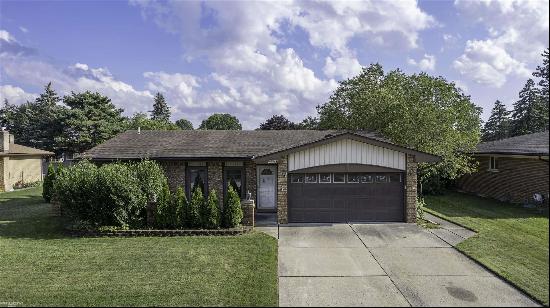 16412 Monticello Drive, Clinton Township MI 48038