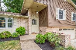 1261 Rolling Meadow Rd, Pittsburgh PA 15241