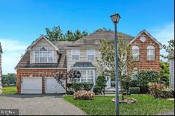 46 Pin Oak Drive, North Brunswick NJ 08902