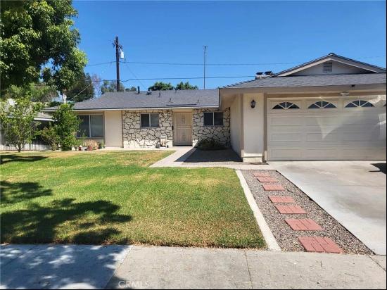 2725 E Maverick Avenue., Anaheim CA 92806