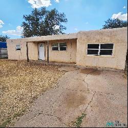 208 Lincoln Street, Clovis NM 88101