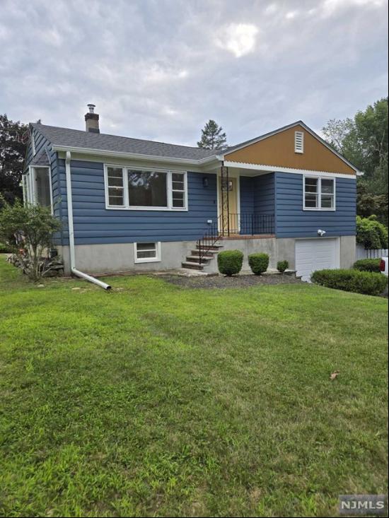 106 Pinkneyville Road, Sparta NJ 07871