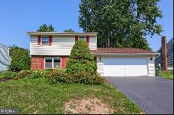 3183 Greenridge Drive, Lancaster PA 17601