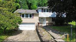 104 Briar Crest Dr, Monroeville PA 15146