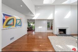 657 Hightree Road, Santa Monica CA 90402