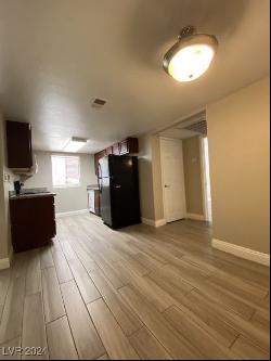 4981 River Glen #51, Las Vegas NV 89103