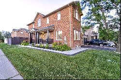 3906 Thomas St, Mississauga ON L5M7B5