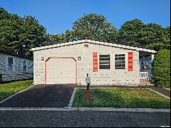 124 Village Circle W #124, Manorville NY 11949