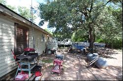 501 Carver St, Snook TX 77878