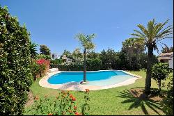 Charming Andalusian style villa second line beach in el Paraiso., Estepona 29680