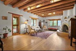 402 Este Es Place, Taos NM 87571