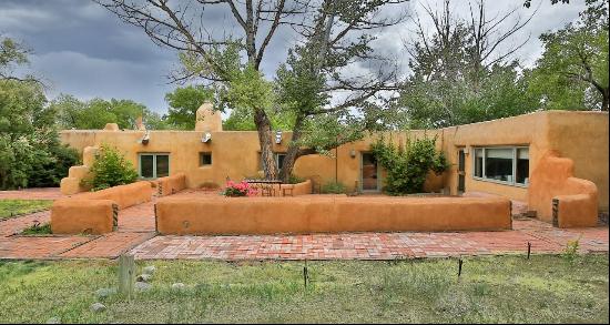 402 Este Es Place, Taos NM 87571