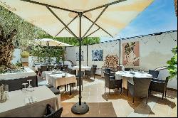 Outstanding restaurant with 5 apartments in a prime location in , Marbella 29660