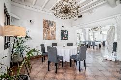 Outstanding restaurant with 5 apartments in a prime location in , Marbella 29660