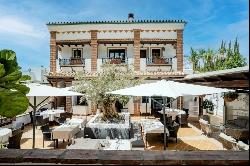 Outstanding restaurant with 5 apartments in a prime location in , Marbella 29660