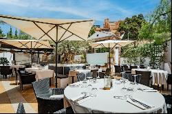 Outstanding restaurant with 5 apartments in a prime location in , Marbella 29660