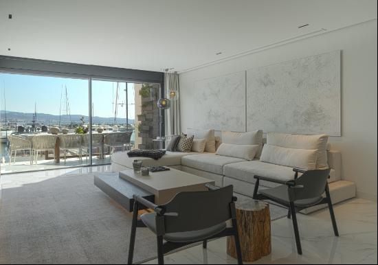 Contemporary beachfront apartment with panoramic sea views in Pu, Marbella 29660