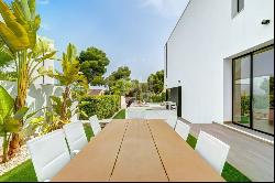 Elegant Semi-Detached Chalet in the Heart of Moraira, Teulada 03724