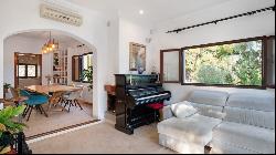 Villa with a fantastic location for sale near to the beach in Po, Calvia 07181