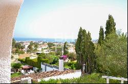 Villa close to town with wonderful sea views, Dénia 03700