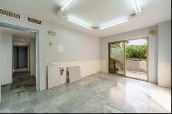 Spacious flat with great renovation potential in El Perchel, Málaga 29002